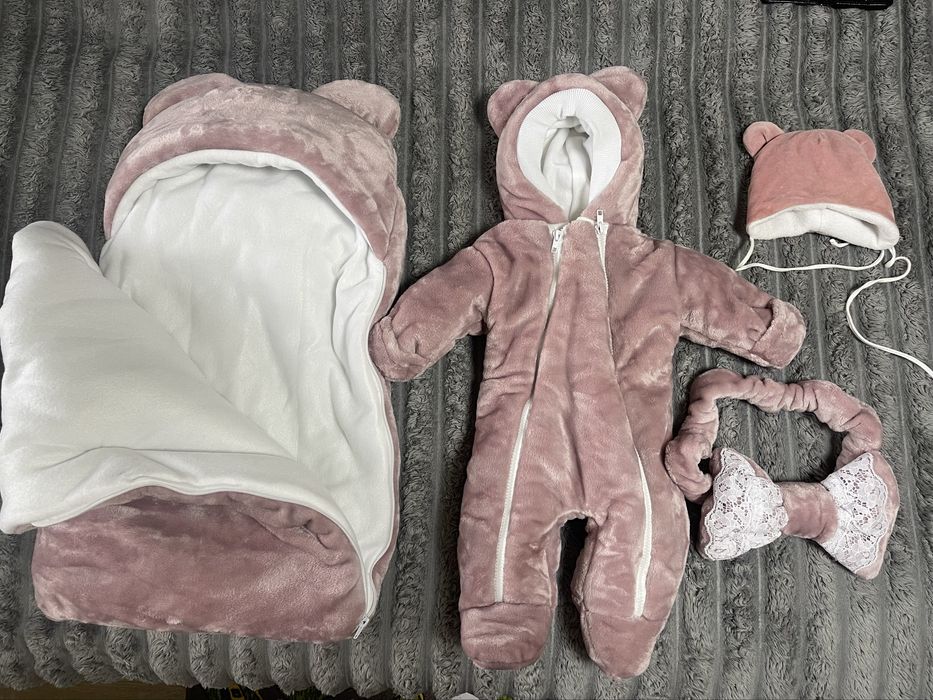Конверт-спальник, комбінезон, шапочка на виписку