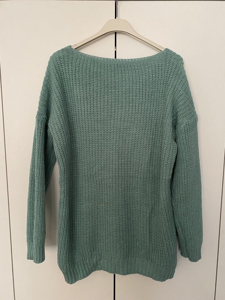 Sweter w serek oversize