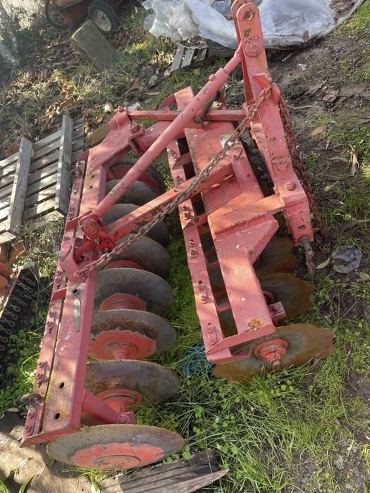 Grade de discos para trator em bom estado