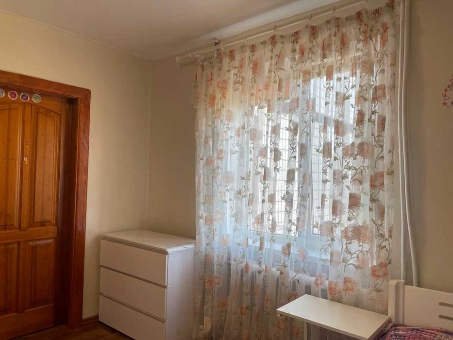 Продаж  4-х кімнатної квартири на Дзержинці