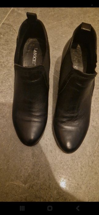 Botki na koturnie lasocki