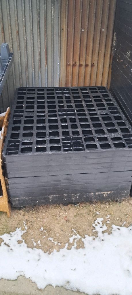 Palety plastikowe lekkie