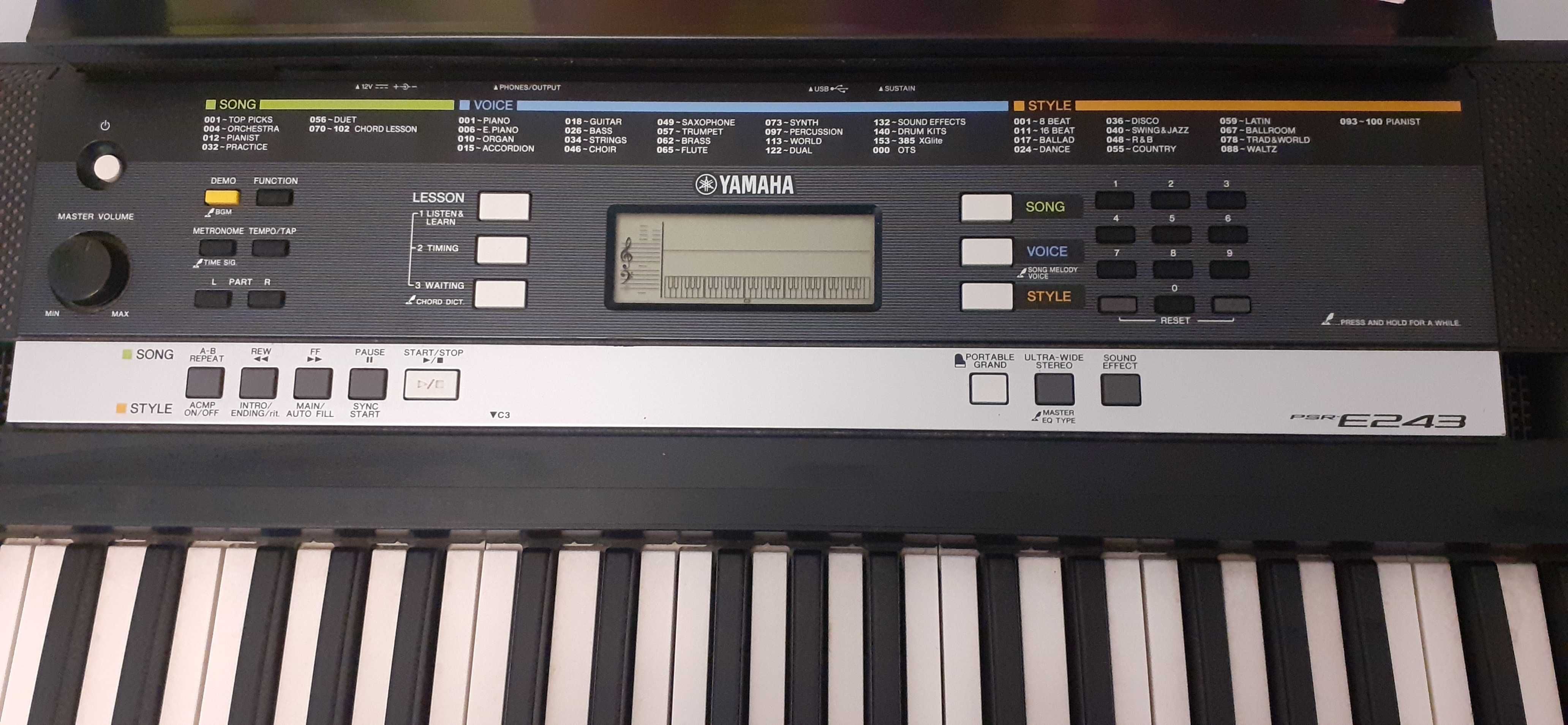 Keyboard yamaha psr E 243