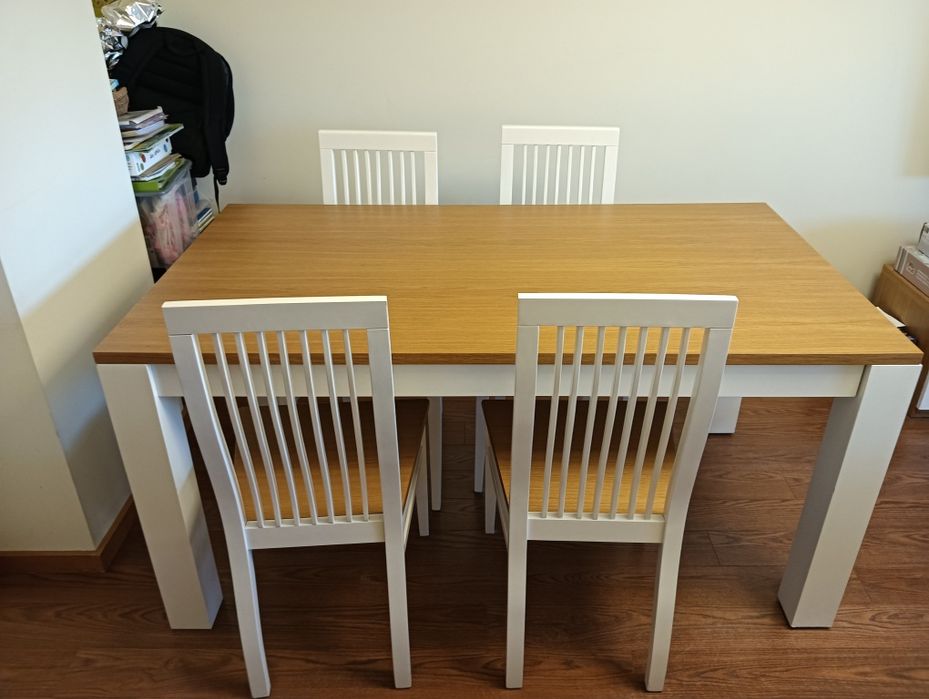 Mesa extensível+ 4 cadeiras