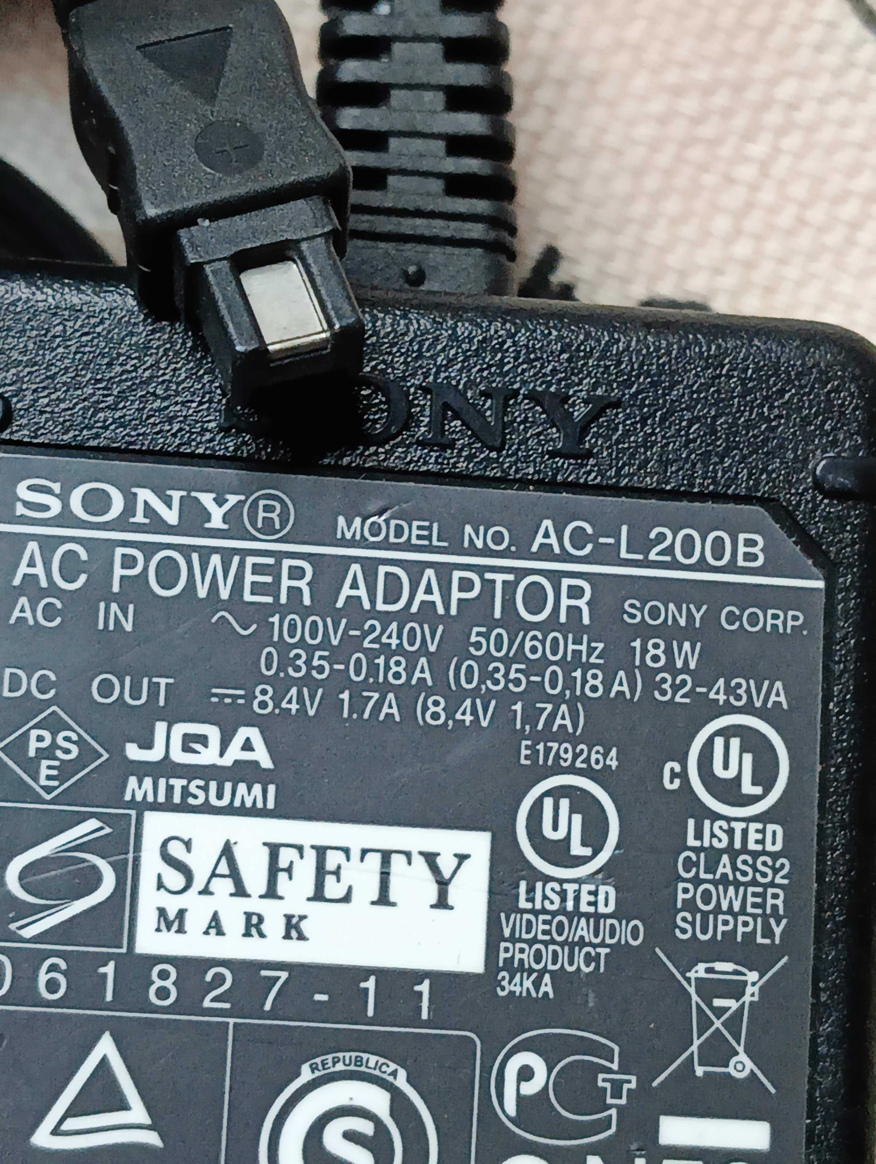 Блок живлення зарядне до фото відео камери Sony 8.4V 1.7A AC-L200B