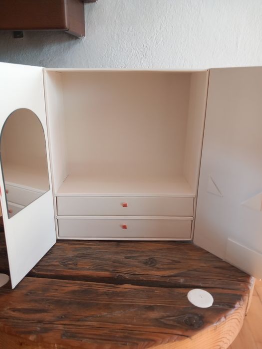 Kartonowa toaletka,pudełko do zabawy.