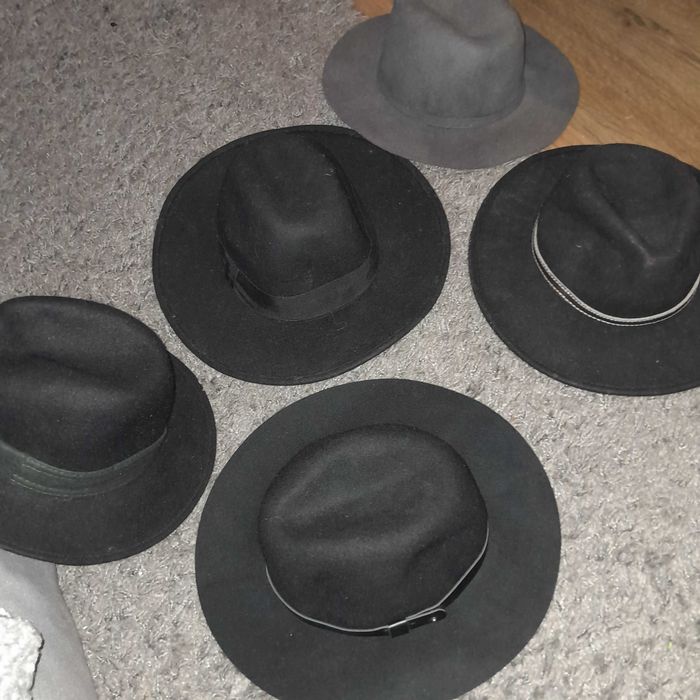 Капелюх шерсть, різні капелюхи чорного кол.,ц. 155 грн,перешлю олх