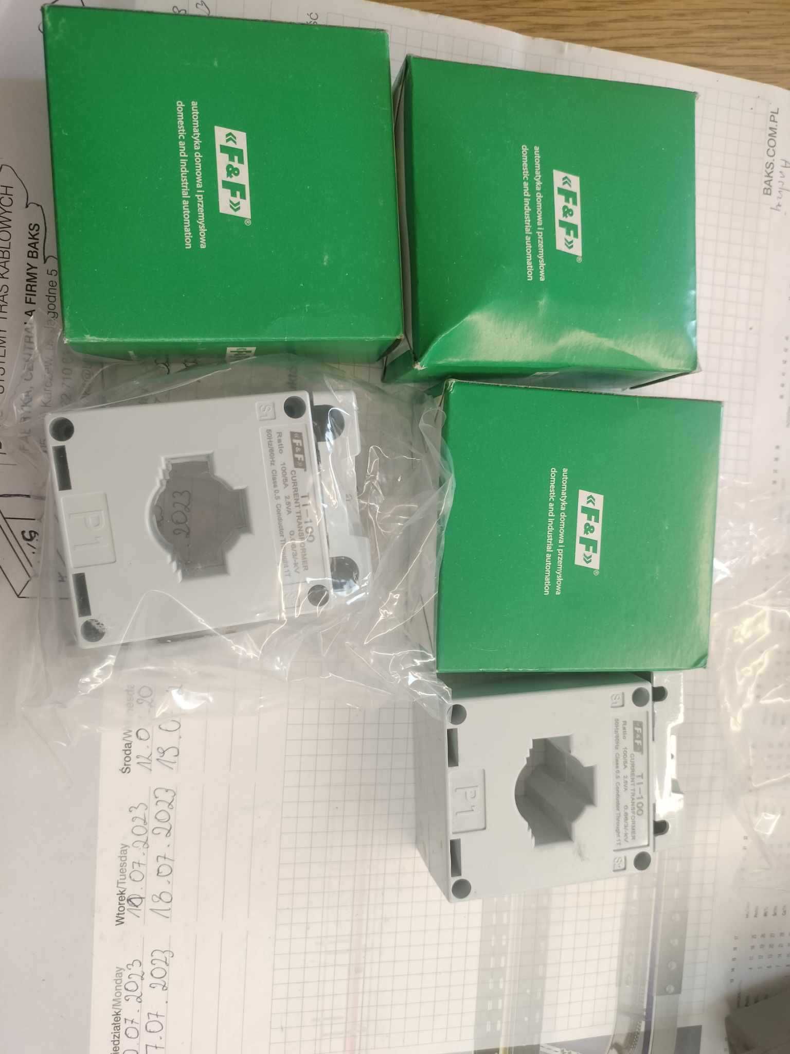 Przekładnik prądowy na kabel i szynę fi30+40/30x10mm TI-400-5