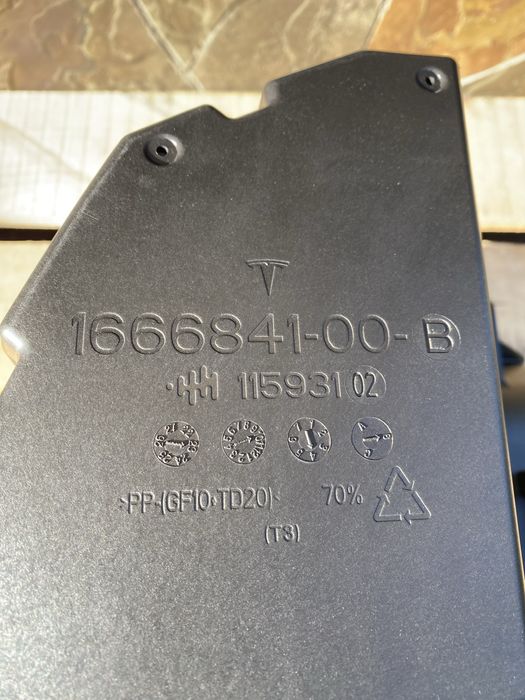 Сабвуфер Model Y Tesla 1656267-00-B Саб