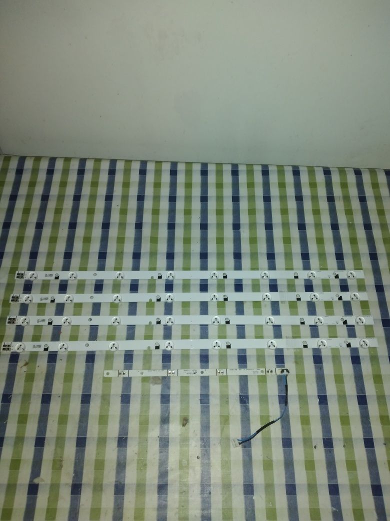 Vendo conjunto de barras leds completo para tv Samsung  UE32EH4000