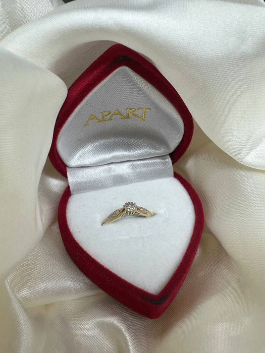 Pierścionek zaręczynowy Apart