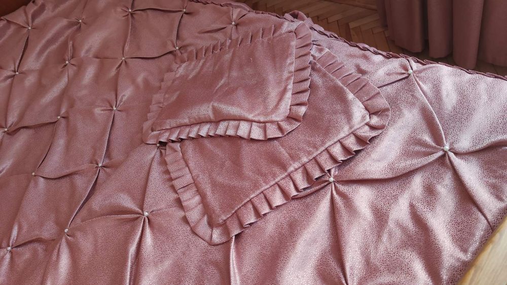 Покривало на ліжко+2 дек. наволочки