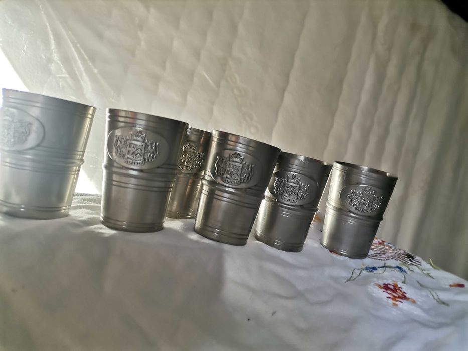 Kieliszki metalowe zdobione