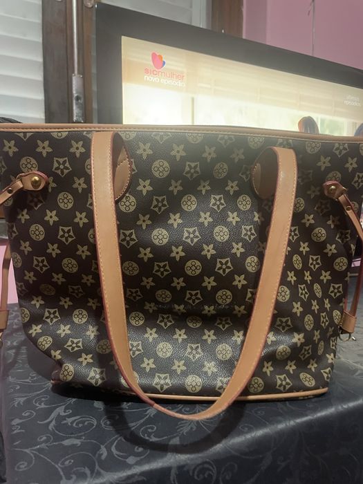 Mala estilo monograma(imitação) bom estado