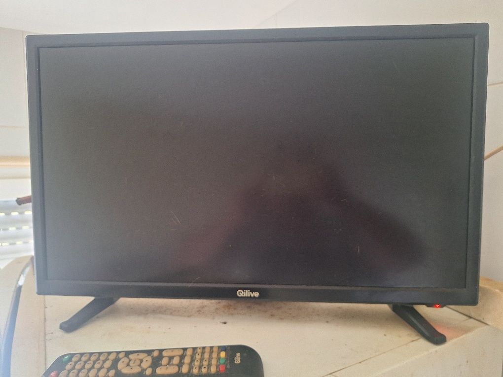 Televisao Qilive em optimo estado com comando