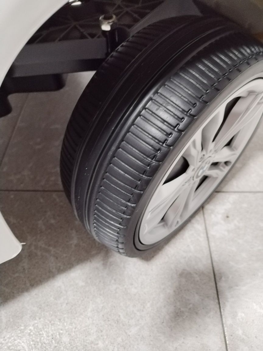 Carro eléctrico criança Bmw x6 rodas borracha