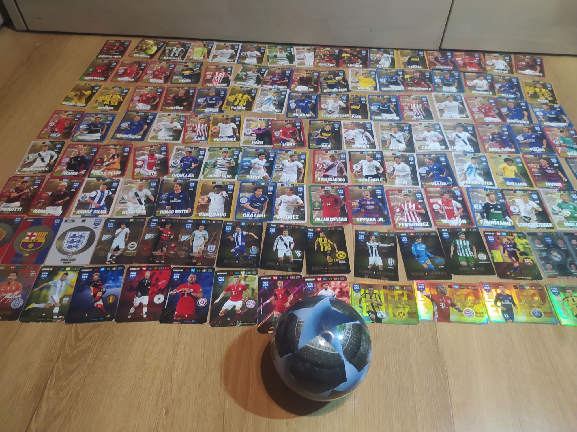 Około 130 Kart FIFA 365 panini w tym 30 limitowanych+ DARMOWA puszka-p