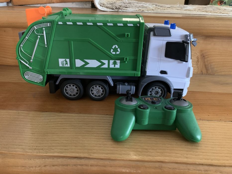 Сміттєвоз на радіокеруванні