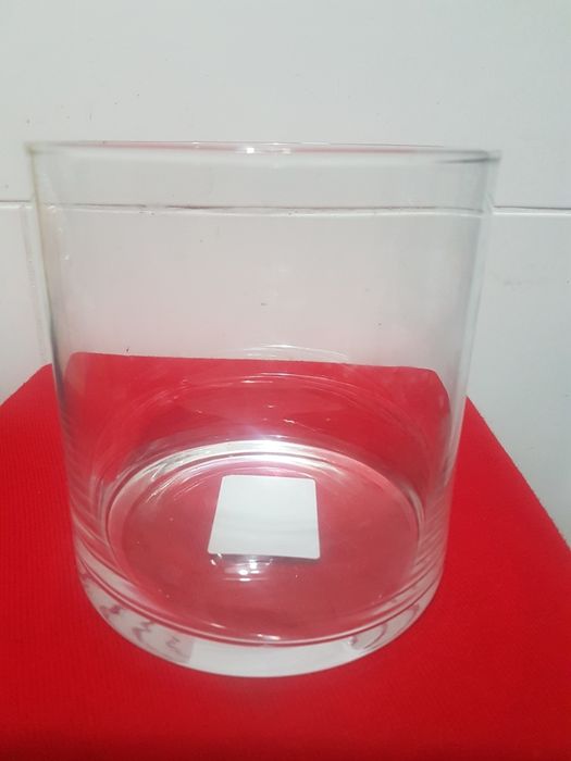 Wazon nowy z białego,grubego szkła