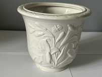 Porcelanowa donica osłonka tłoczone wzory kwiaty lilie Portmeirion
