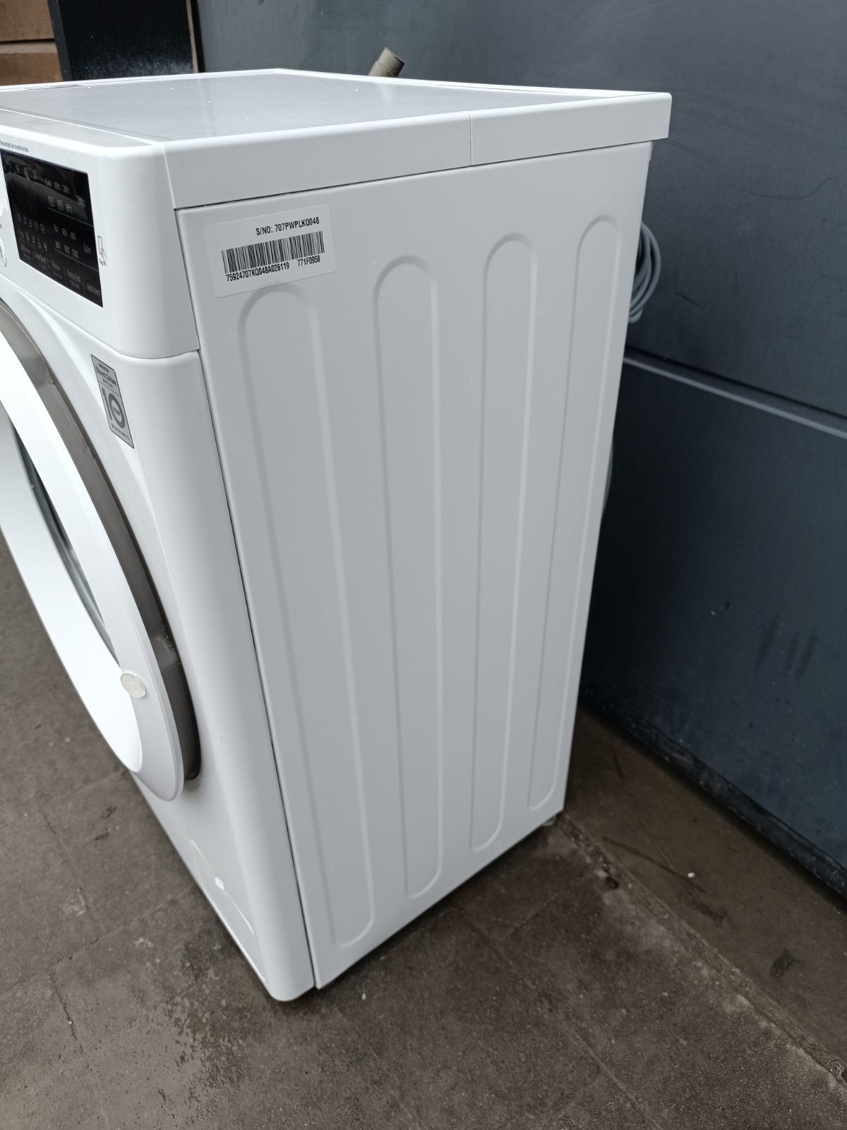 Вузька пральна машина LG глибиною 45см