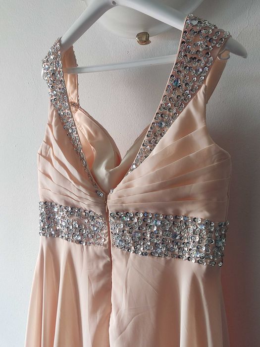 Novo vestido de cerimônia CLASSICO e Elegante