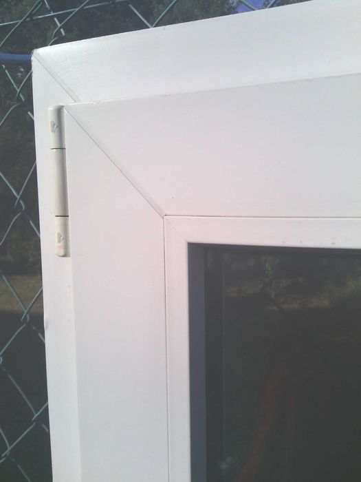 Okno plastikowe białe 146 x 143 otwieralno uchylne