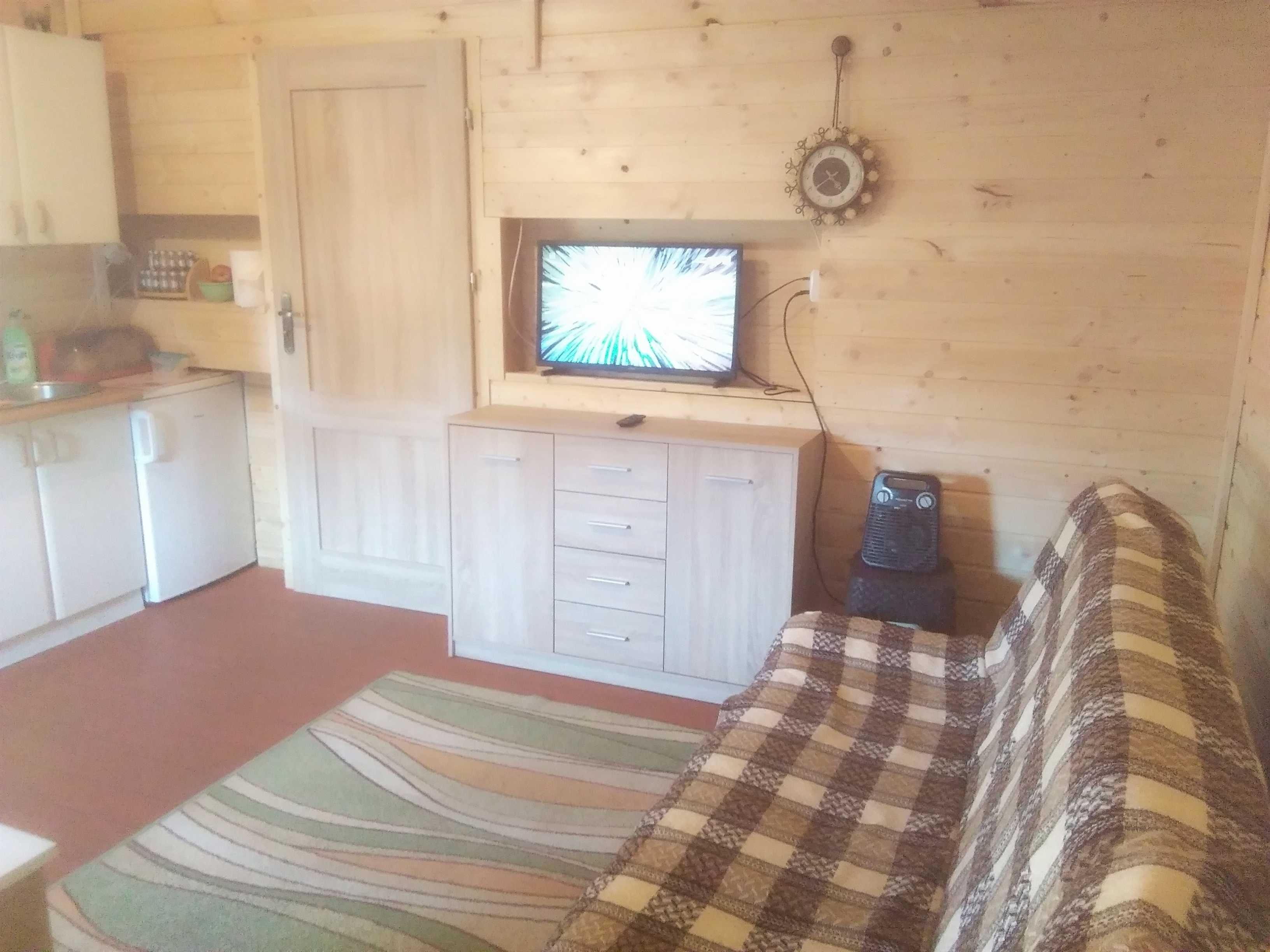 Domek nad zalewem, ogrodzona działka 1100m2.