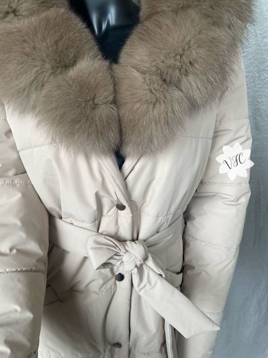 Пуховик зимовий бежевий з натуральним хутром песця. Розміри з 42 до 54