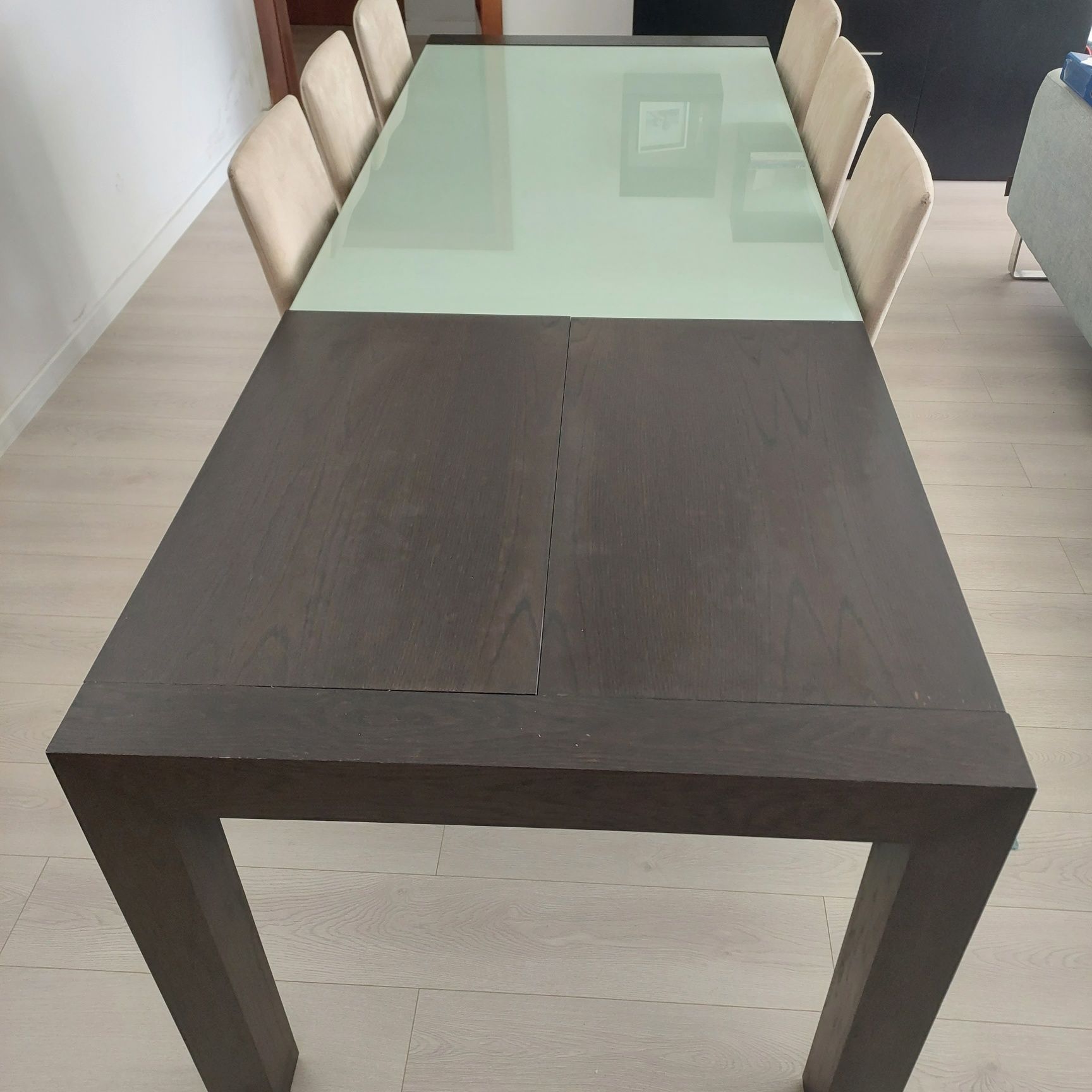Mesa e cadeiras sala de jantar