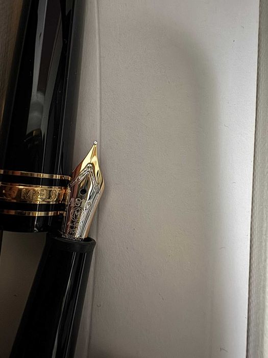 Pióro wieczne Montblanc pokryte złotem czarny