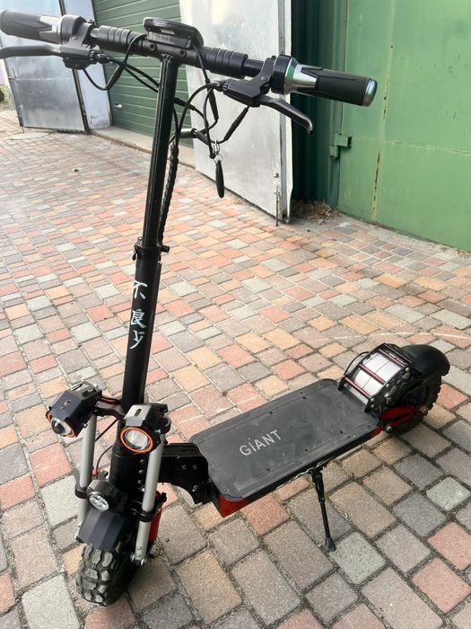 Електросамокат Giant Outlander M11, рестайлінг 2024 (1600W/52V, 26AH)