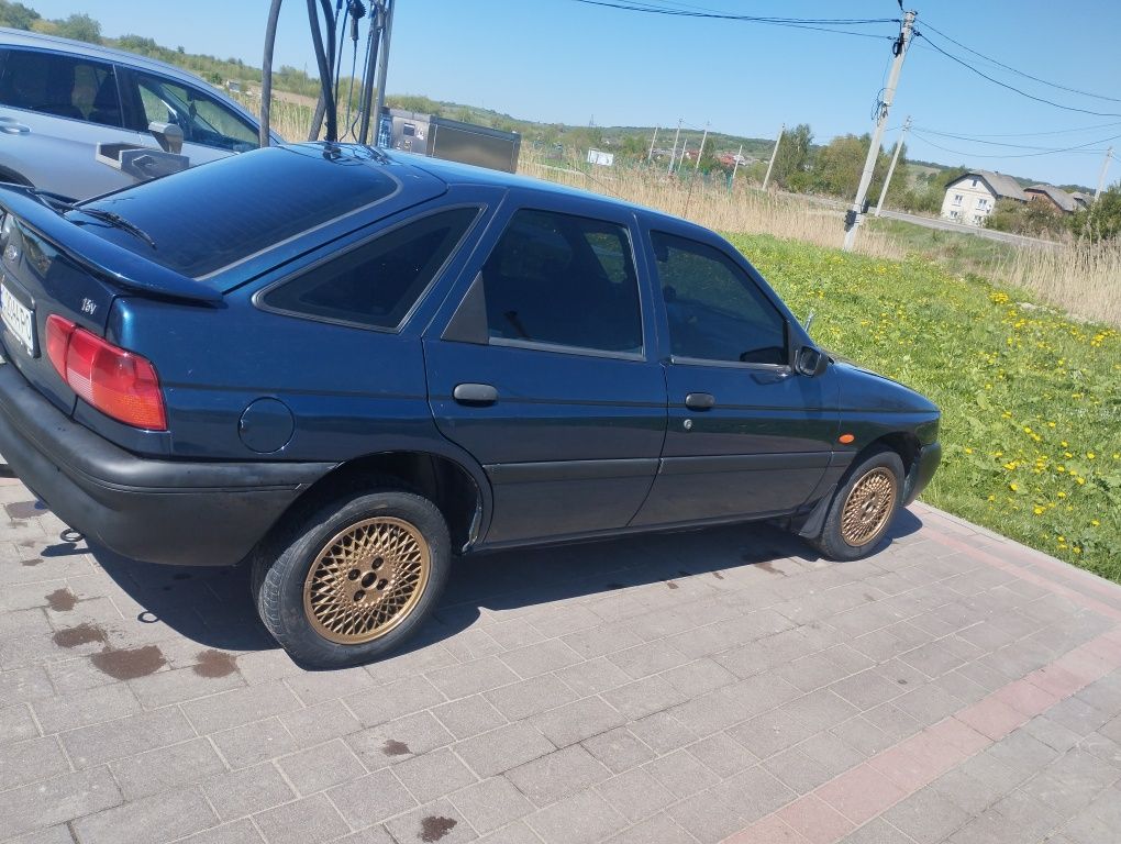 Продається надійний автомобіль Форд ескорд
