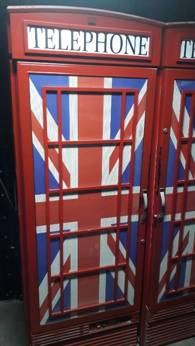 холодильник в стиле телефоная будка