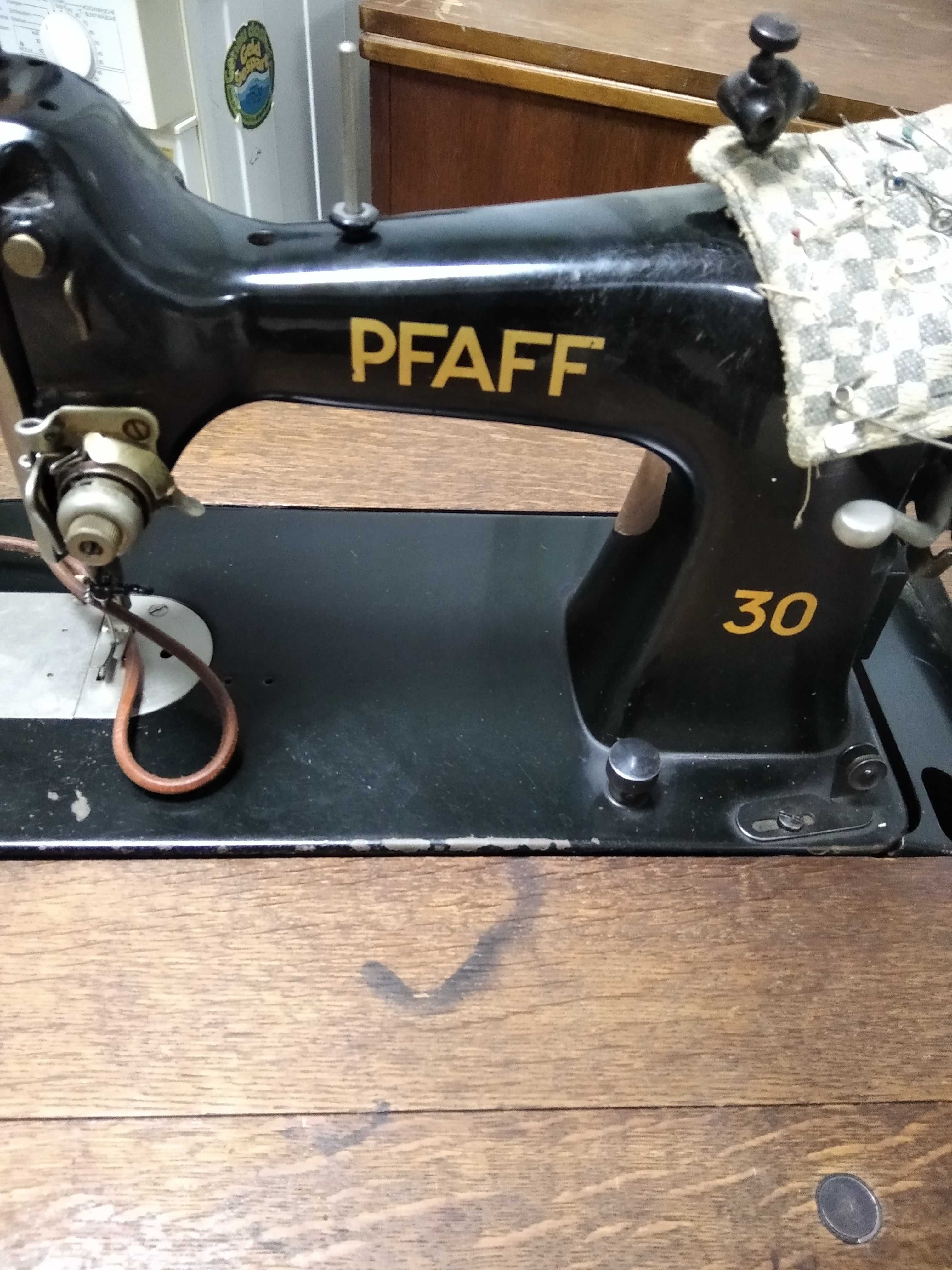 Швейна машинка Pfaff