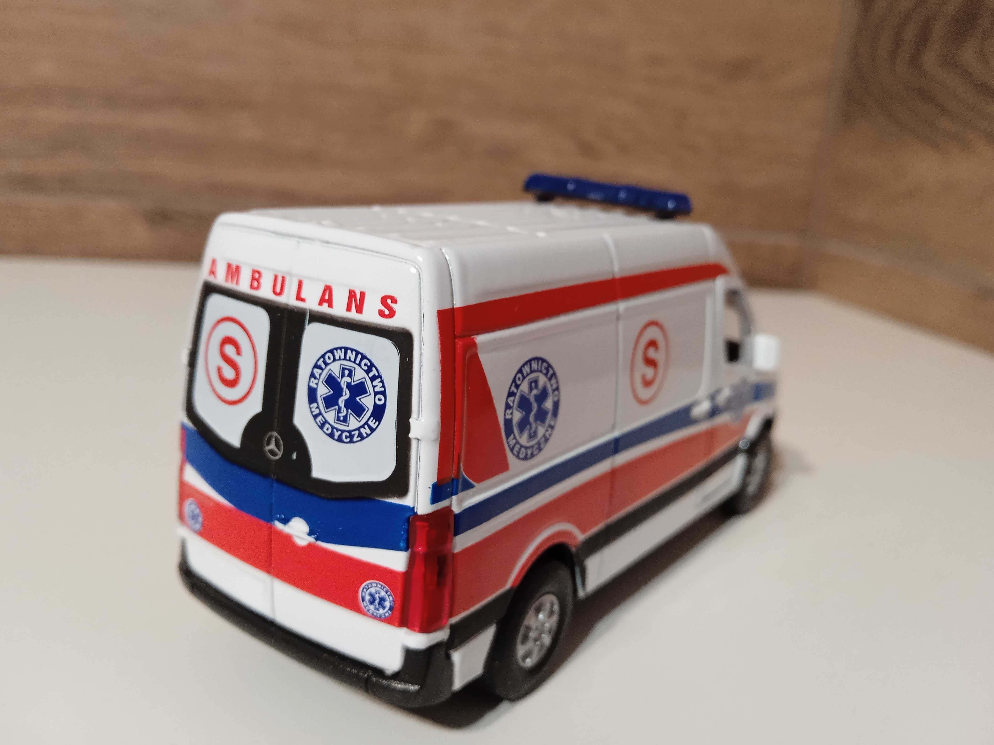 model Mercedes Benz Sprinter panel van ambulans karetka Welly