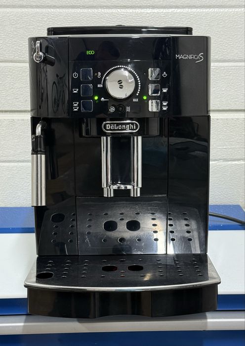 Кавомашина Кавоварка Delonghi Magnifica S