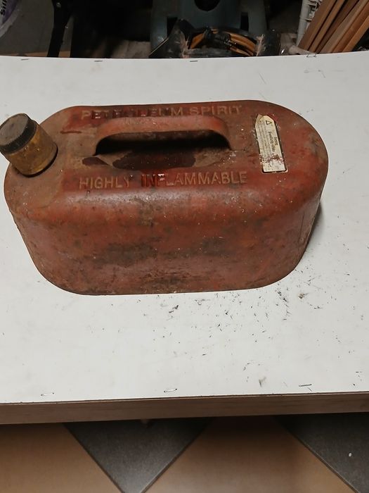 Bańka karnister do paliwa metaliwa