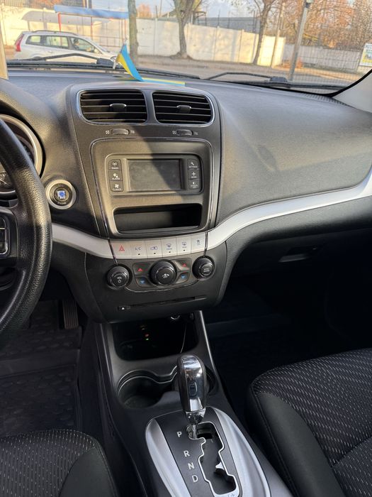 Dodge journey 2.4 газ/бенз автомат 2011 мінімальні пошкодження