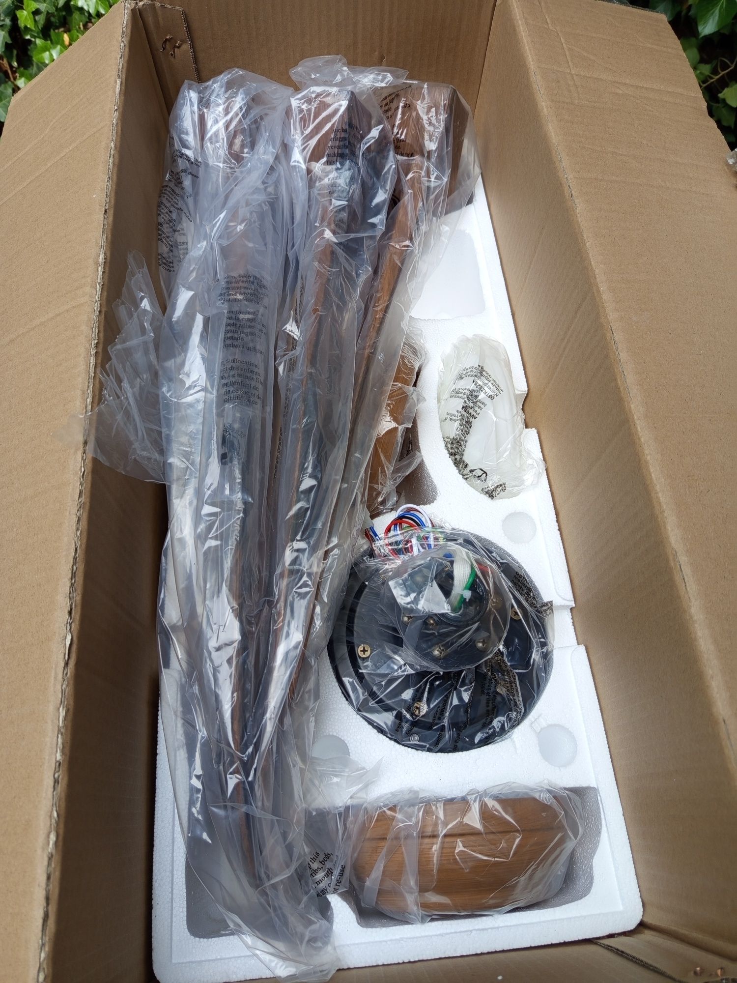 Lampa z wiatrakiem na pilota