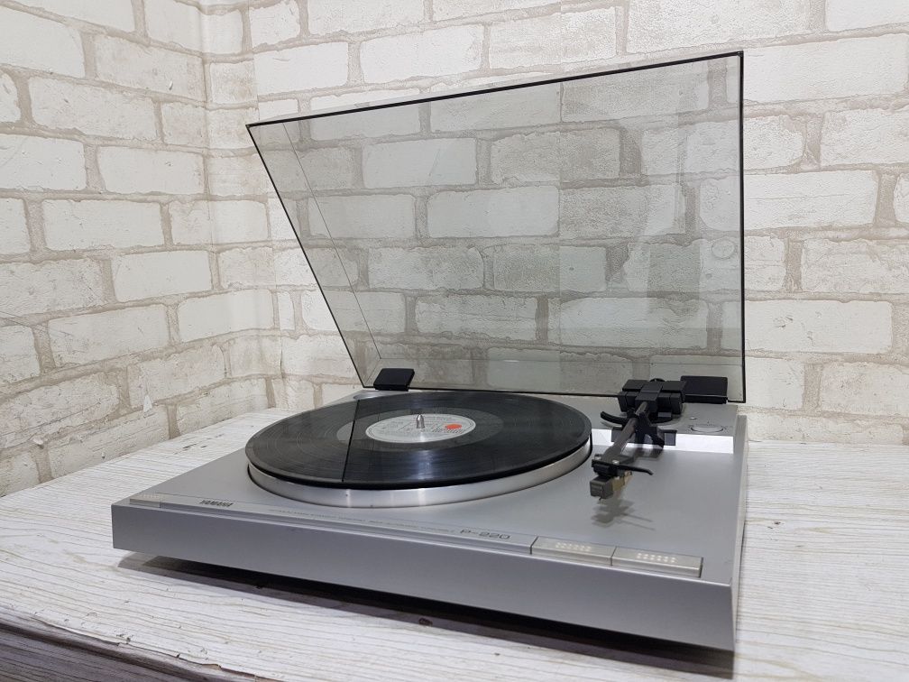 Вініловий програвач YAMAHA P 220, 33/45 об/хв, б/у з Німеччини