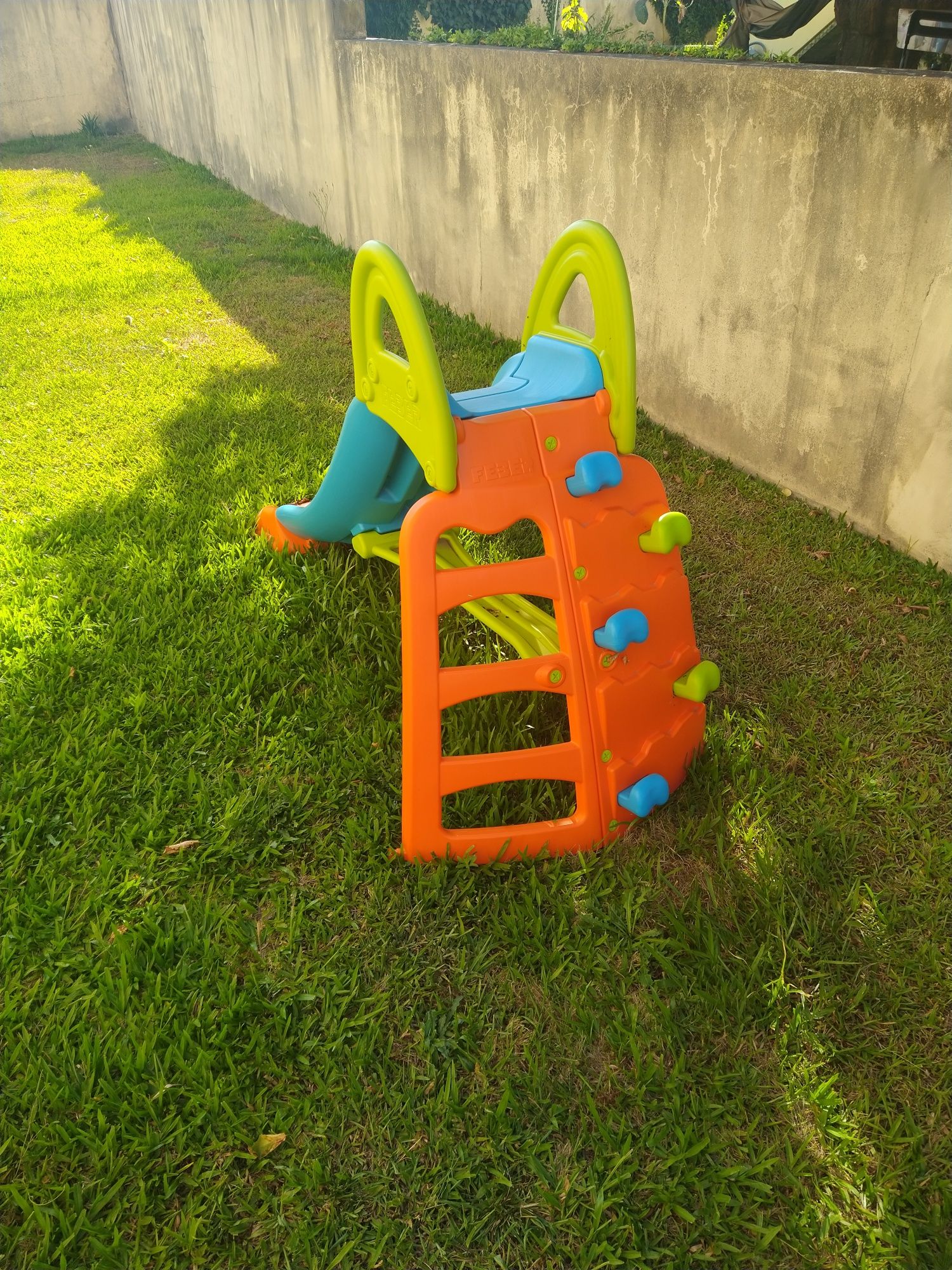 Escorrega infantil Feber com escalada