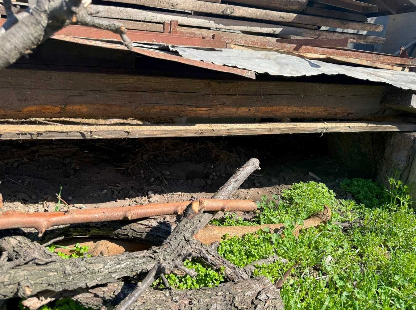 Дошки, брус залишки після покрівельних робіт