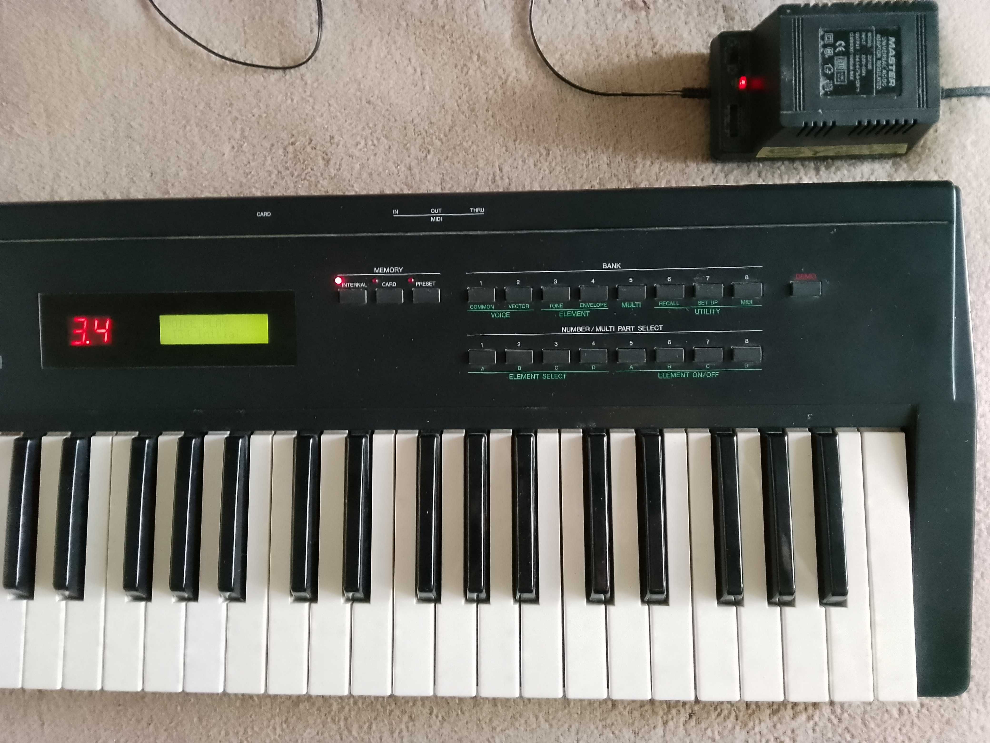 Yamaha SY22 vintage vector synthesizer synteza wektorowa stan bdb