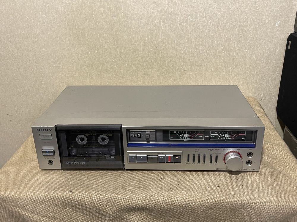 Красивая кассетная дека SONY TC-FX2 (2 мотора)