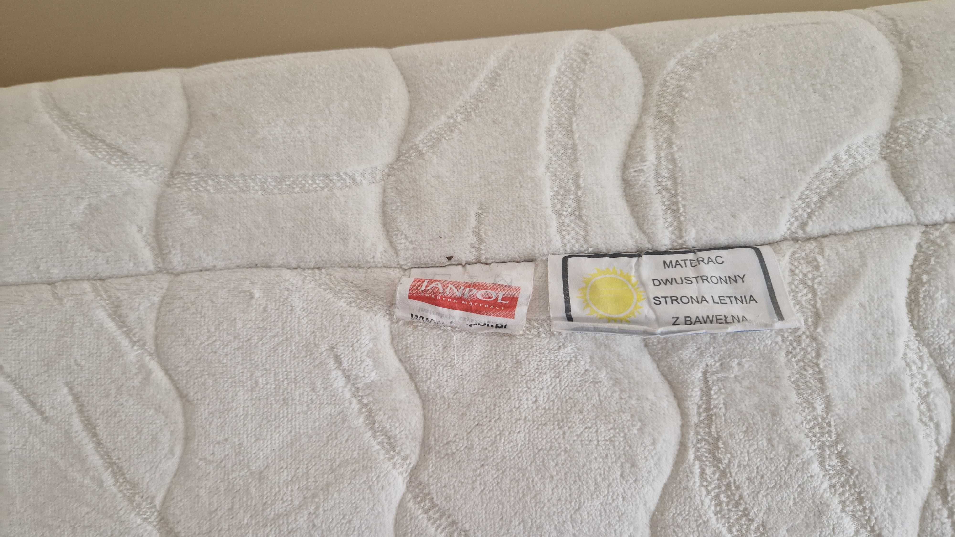Łóżko sosnowe lite drewno z materacem i szufladą