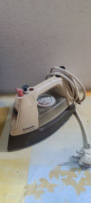 Ferro a vapor marca Roventa