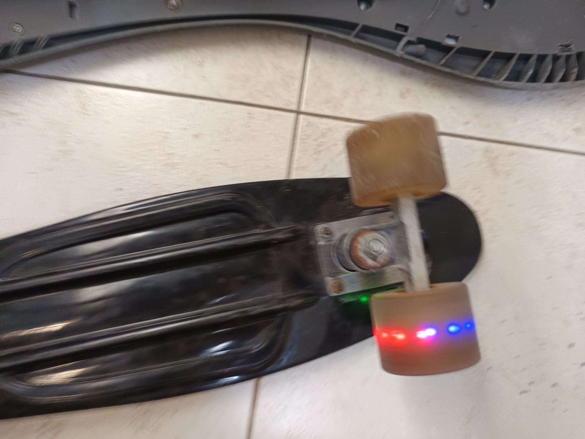Skate com luzes e wavebord