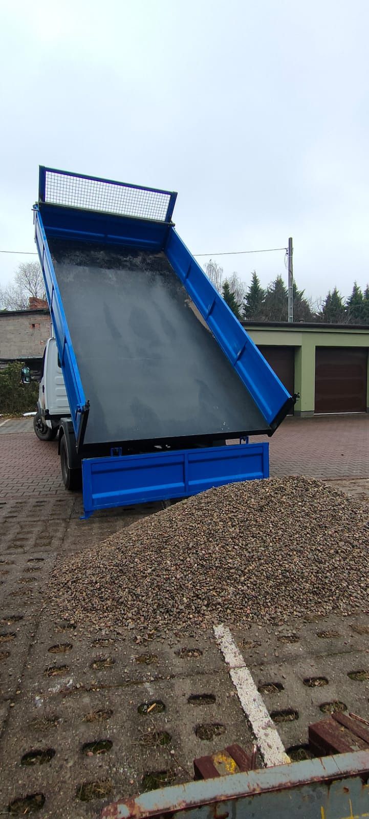 Transport beton bazalt granit piasek tłuczeń ziemia żwir