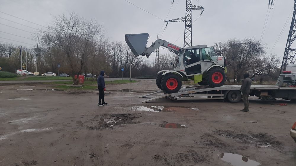 Послуги телескопічного навантажувача,є вила та ковш